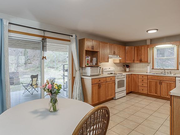 3rd image of 84 Hidden Valley Road