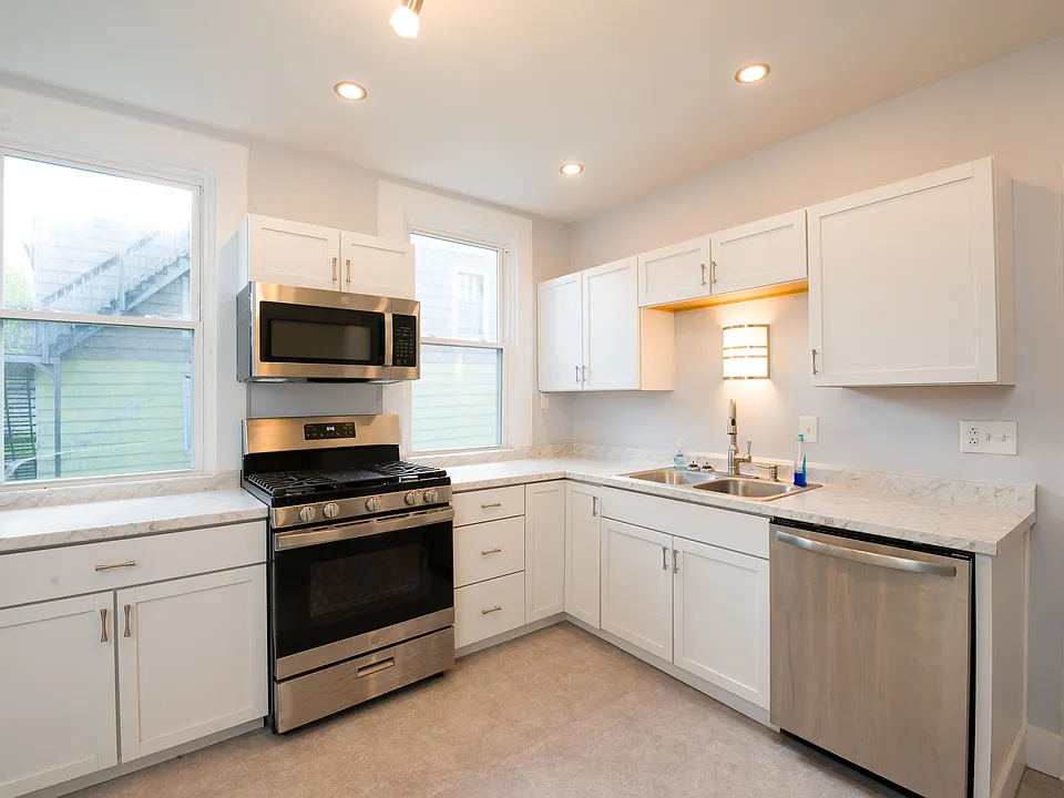 47 Washington Ave #1E