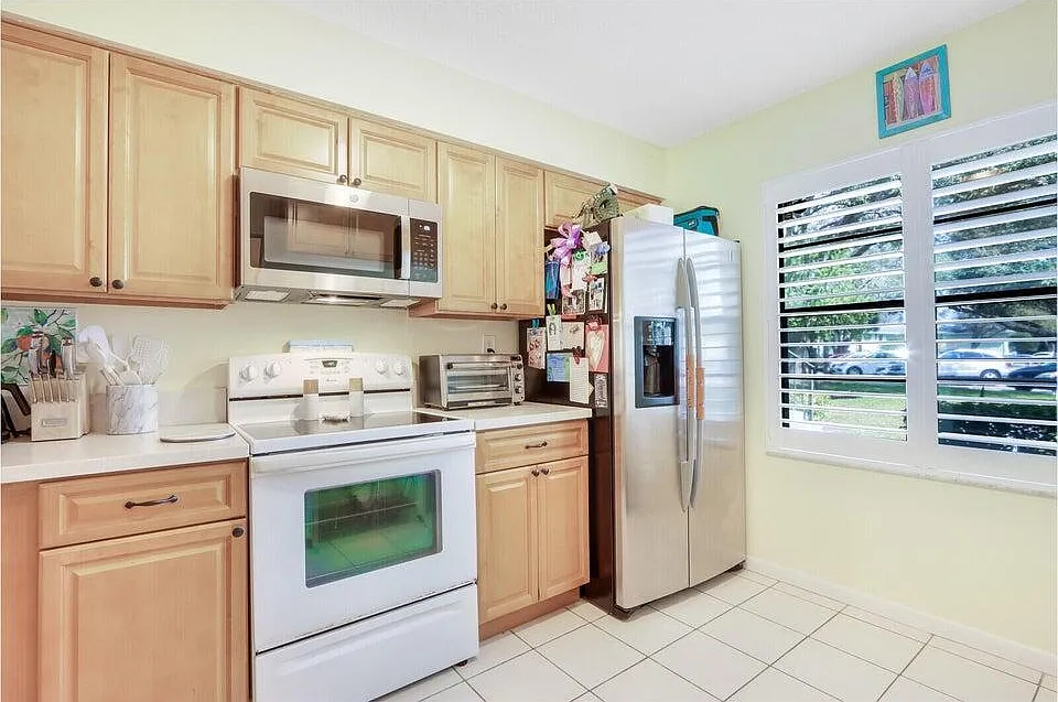 2 bed, 2.0 bath, 1200 sqft, $3,300 — Photo 2