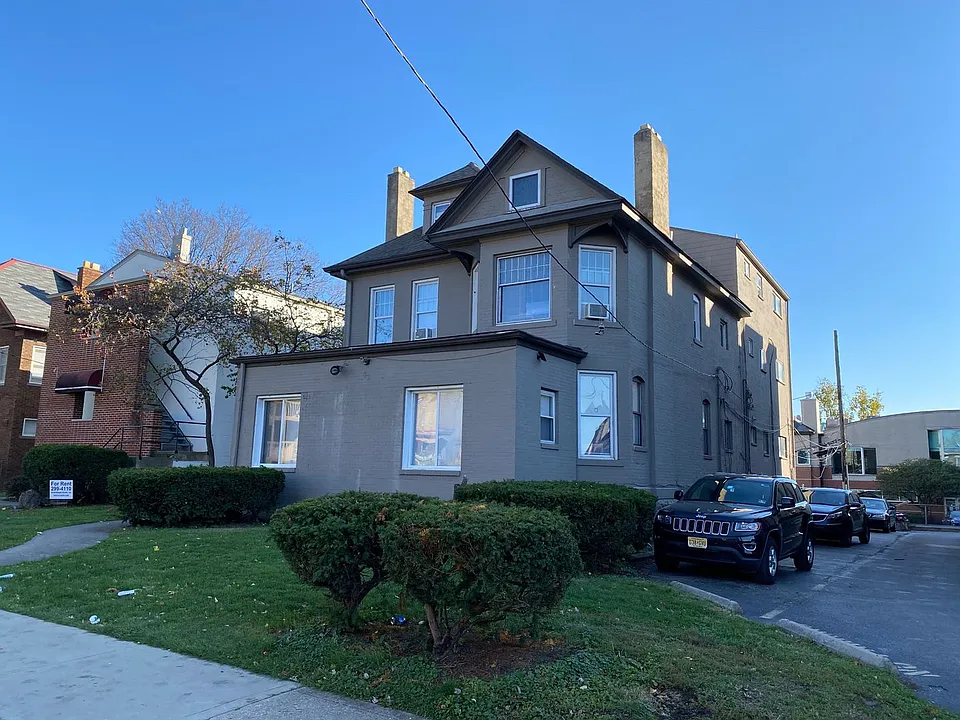 E 17th Ave 41 SCR