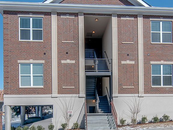 3rd image of 214 Louise Ave APT 210