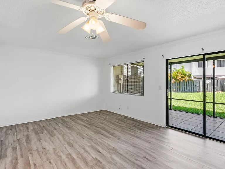 2305 Seaside Dr — Photo 14
