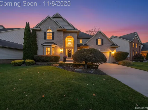 1255 Andover Dr, Wixom, MI 48393