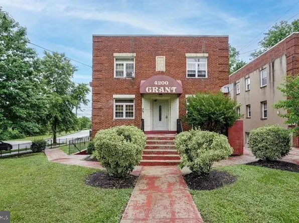 4200 Grant St NE APT 202, Washington, DC 20019