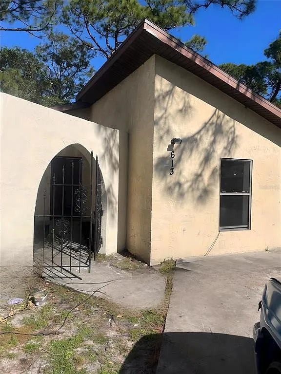3 bed, 2.0 bath, 1194 sqft, $2,195 — Photo 2