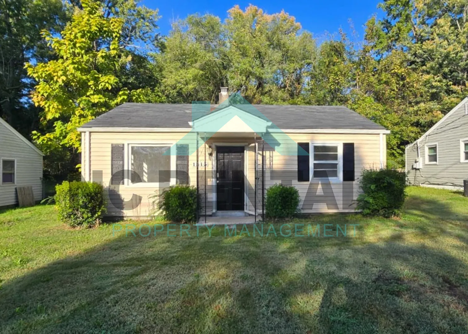 Charming $950 2 Bed/1.0 Bath Home in Greensboro w/ Cozy Layout & Large Yard! — Photo 1