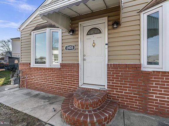 2nd image of 2408 Woodridge Rd