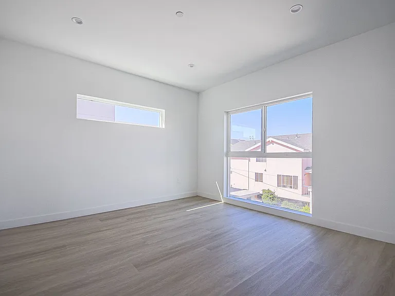 Luxury 2026 Townhomes with Massive Bedrooms + Decks with Views — Photo 83