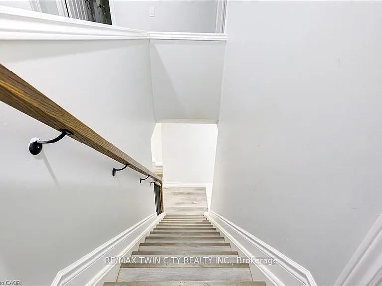 110 Commonwealth St — Photo 25