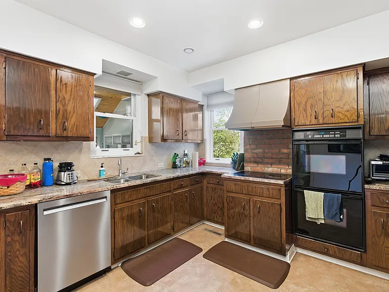 1524 Murray Ave — Photo 11