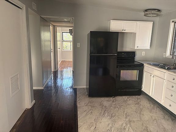 3rd image of 644 S Meadowcliff Dr