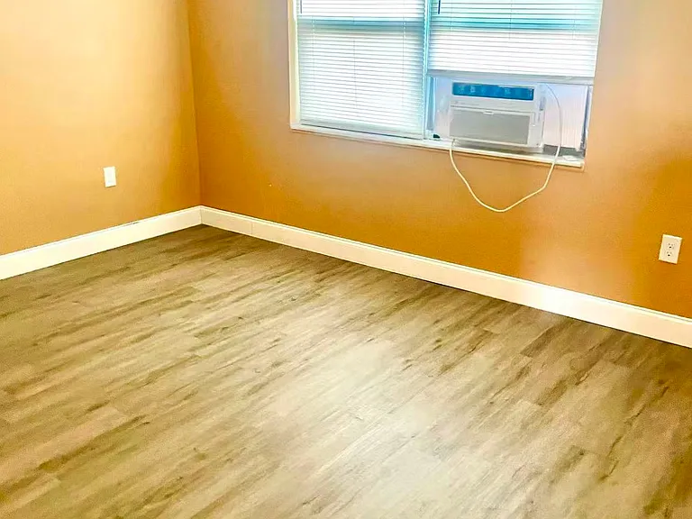 2408 Linhart Ave — Photo 12