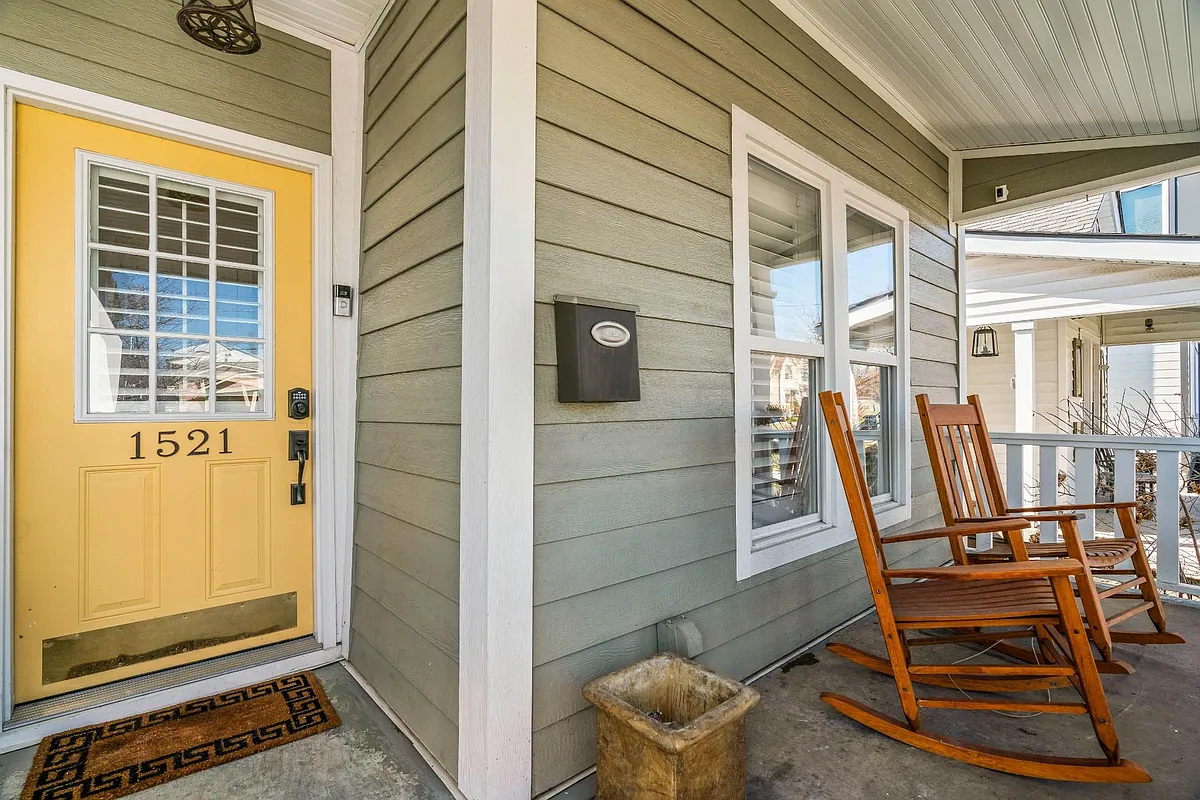 Enjoy a cozy outdoor front porch on a beautiful day! - 1521 Arthur Ave