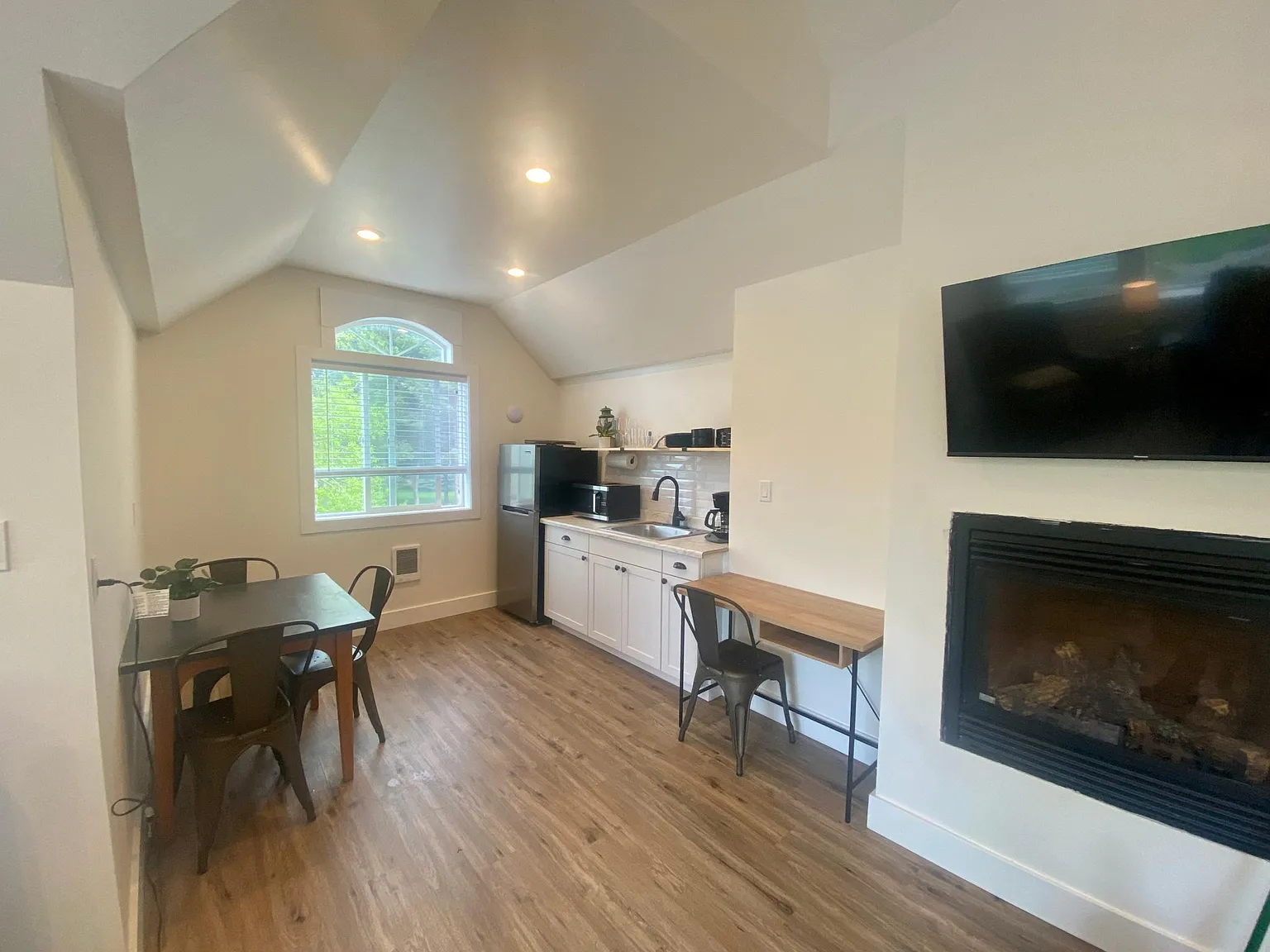 300 Plantation Dr — Photo 2