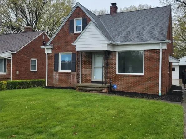 751 E 260th St, Euclid, OH 44132