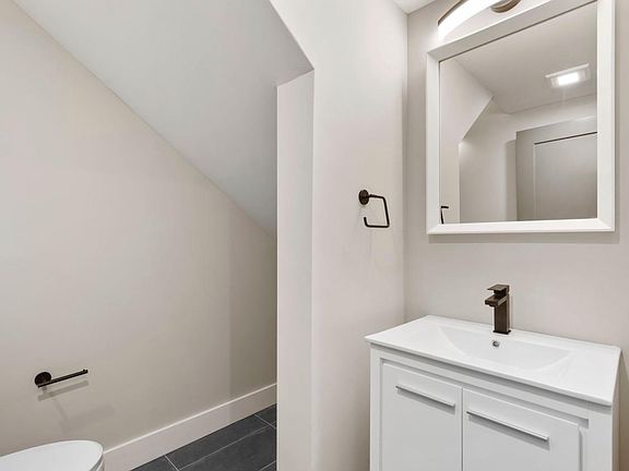 5th image of 2202 N Marshall St #3