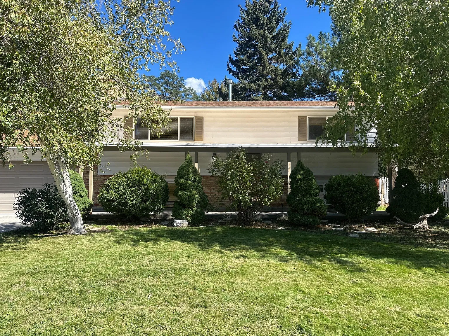 4 bed, 1938 sqft, $2,600 — Photo 2