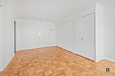 Rented by R New York