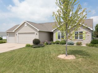 2270 Willow Hill Dr, Neenah, WI 54956