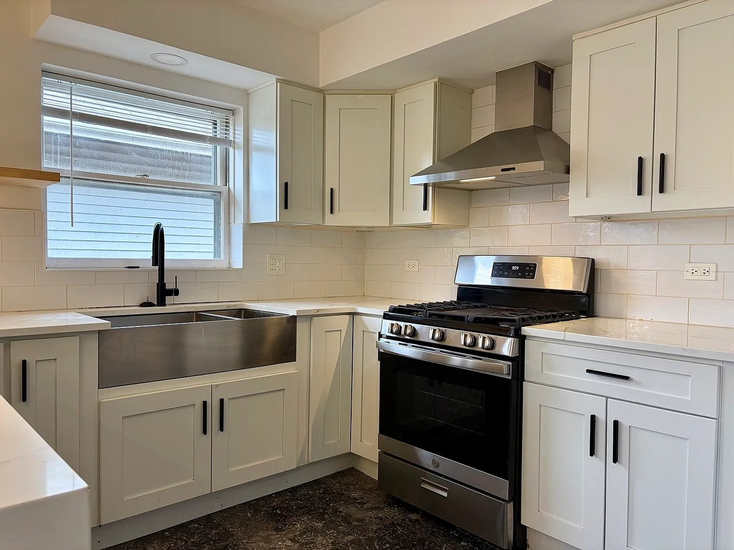 4 bed, 2400 sqft, $3,500 — Photo 3