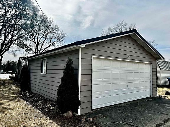 3rd image of 6740 Ridge Rd