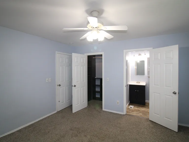 912 Oakwood Farms Ln — Photo 23