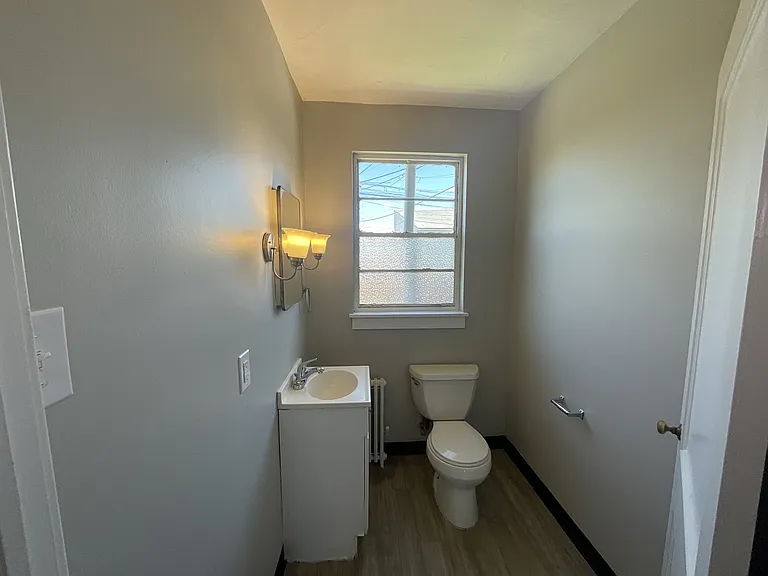 1728 Paxton St — Photo 8
