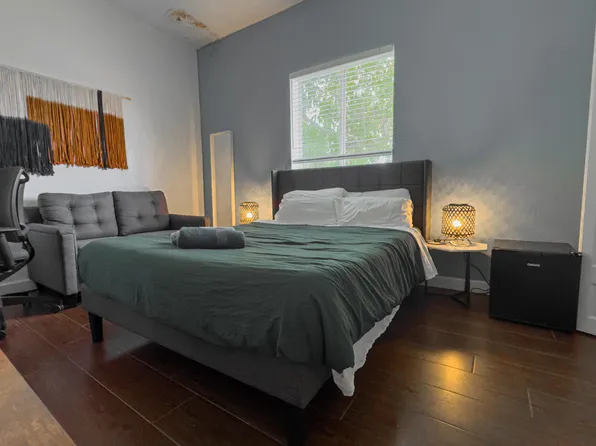 (undisclosed Address), Miami, FL 33127