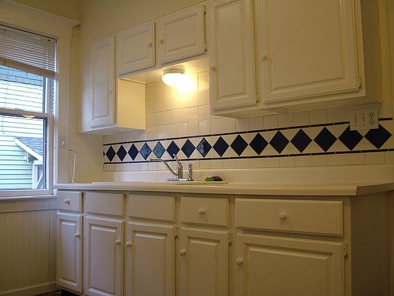 4th image of 423 Parkside Ave #1