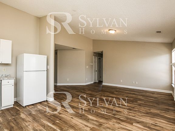 5th image of 942 Faye St