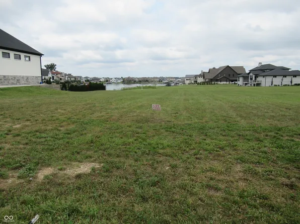 10650 Geist View Dr, McCordsville, IN 46055