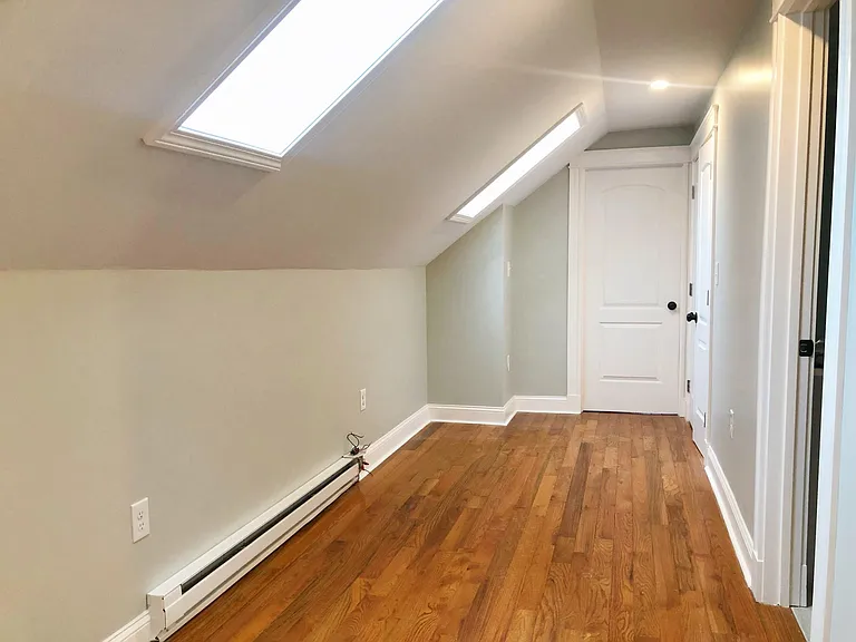 24 Stanley Ave — Photo 10