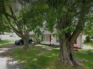 54 Center St, Sabina, OH 45169