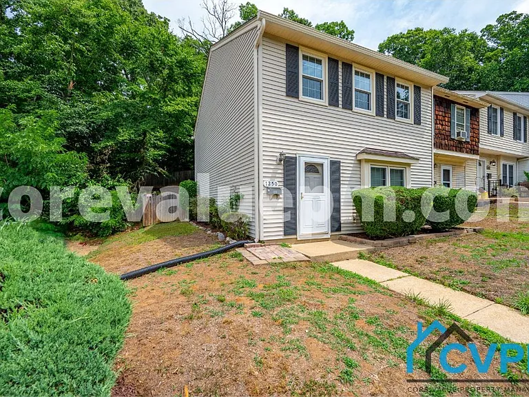 1250 Stonewood Ct — Photo 2