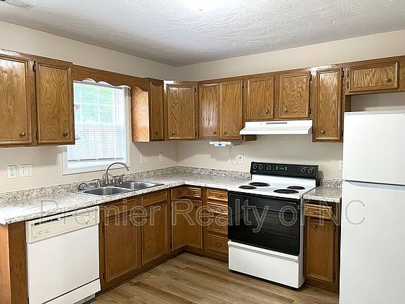 2nd image of 301 E Lake Dr #8