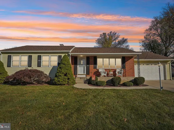 4 Heather Dr, Ewing, NJ 08638