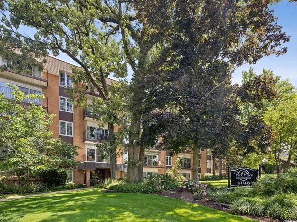 441 N Park Blvd #4I, Glen Ellyn, IL 60137