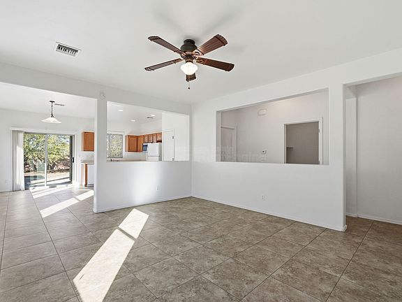 3rd image of 907 E Catkins Pl