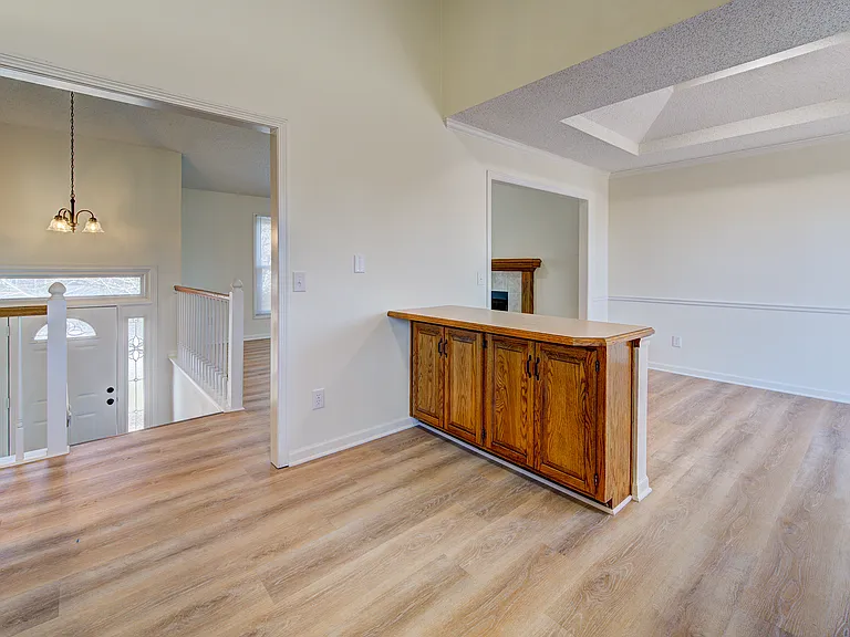 10622 N Charlotte St — Photo 6