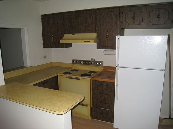 3rd image of 236 Washington Sq APT D