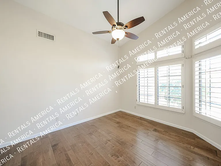1635 W Wisteria Dr — Photo 8