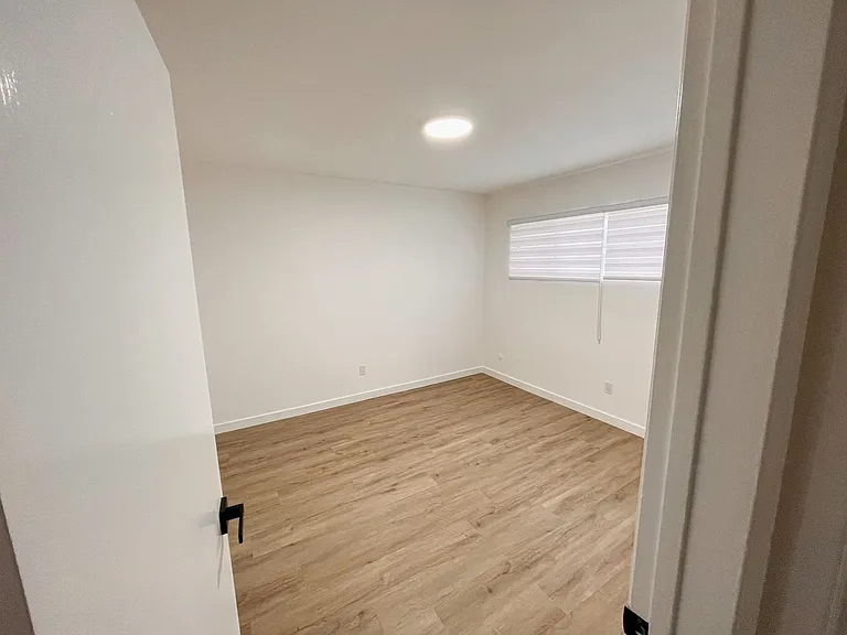 1313 Huntington Dr — Photo 13