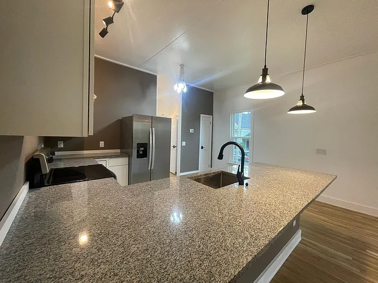924 Rome St — Photo 1