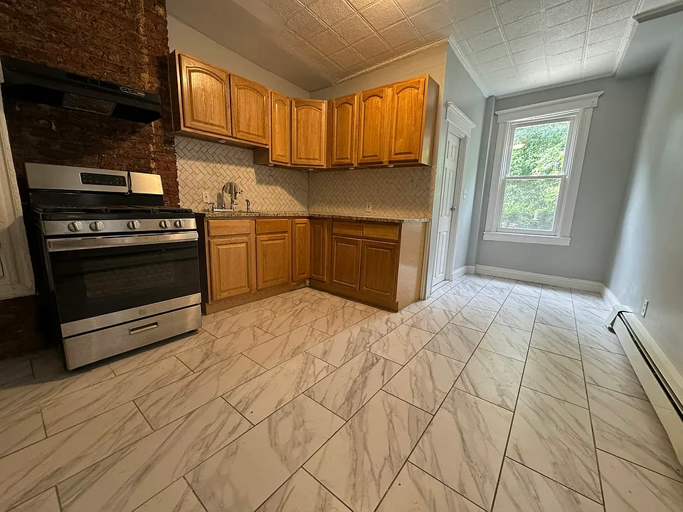 165 Clendenny Ave #1R