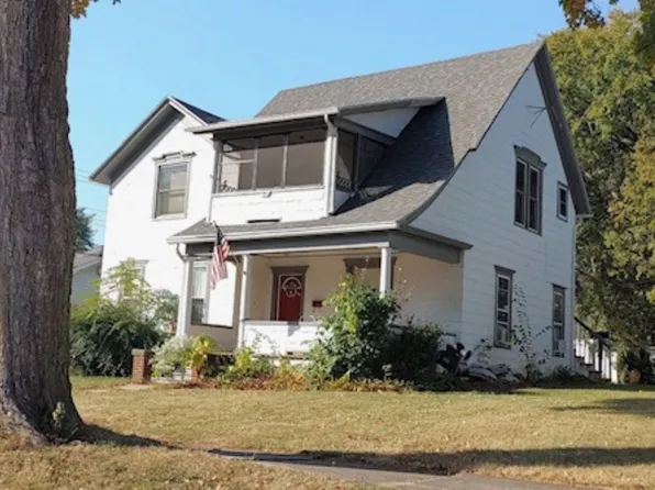 104 E Burbank St, Harvard, IL 60033