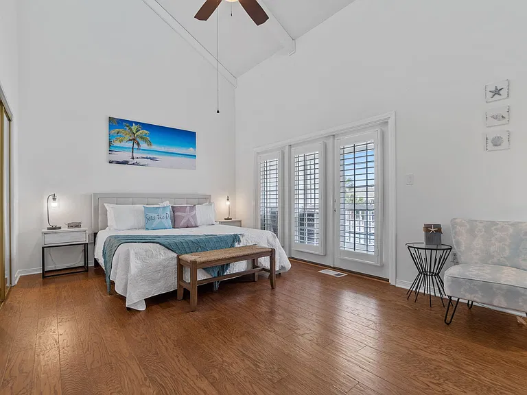 Poolviews from the Master bedroom