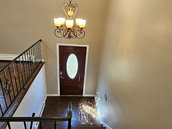 3rd image of 14 Delta Dr