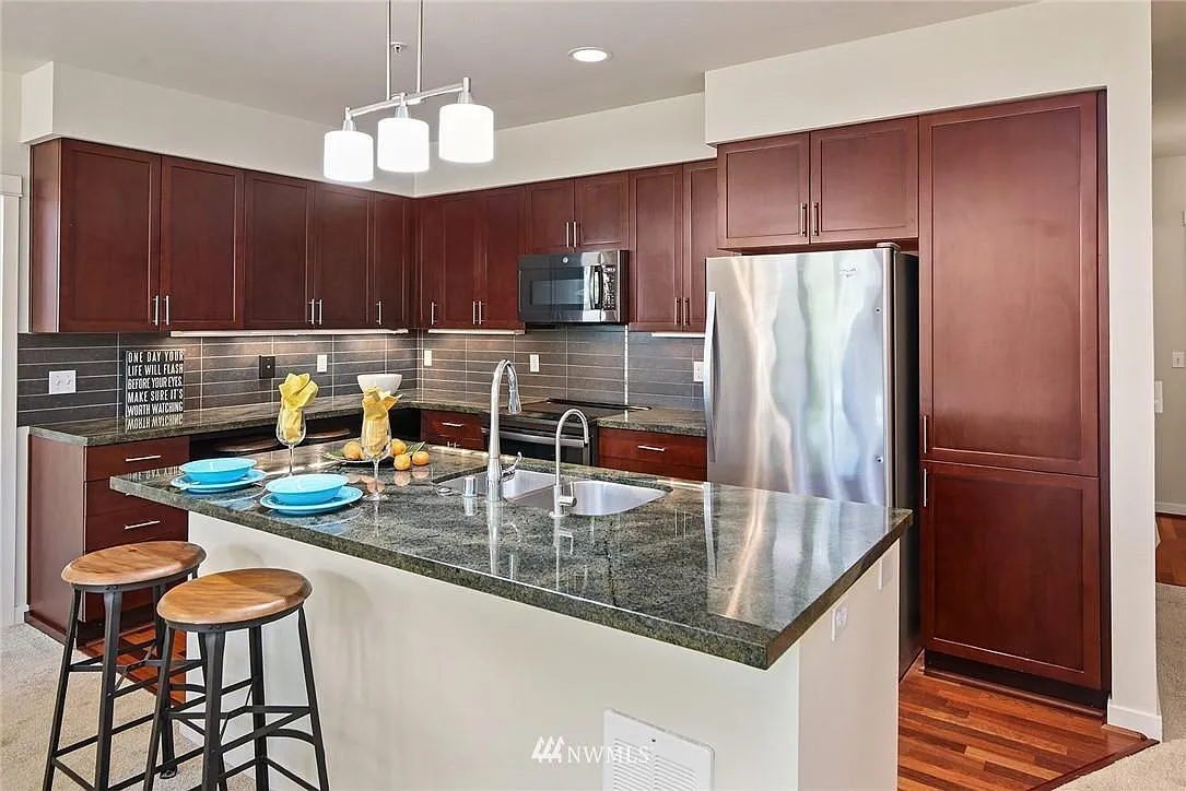 145 Ferncliff Ave NE — Photo 2