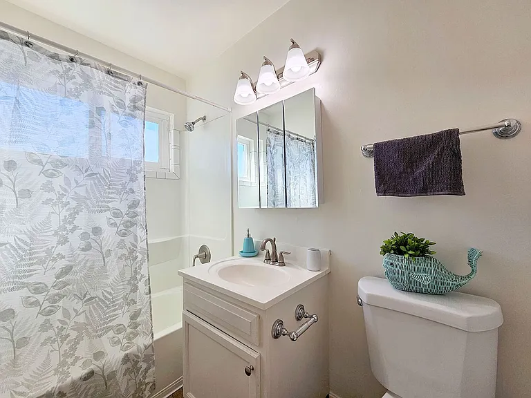 4418 Bond St — Photo 35