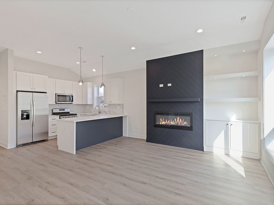1st image of 4224 S Langley Ave #3